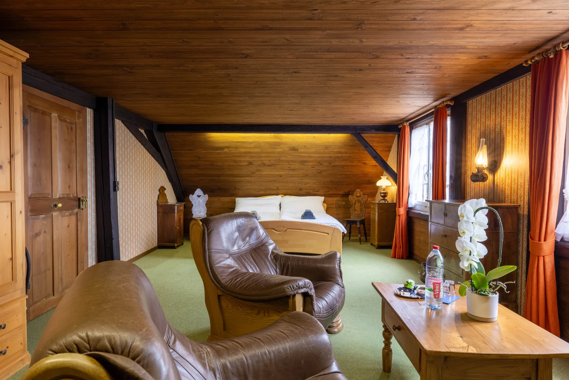 Doppelzimmer „Camelia“ im beheizten Dachgeschoss mit Bodensee-Blick, Ansicht 2